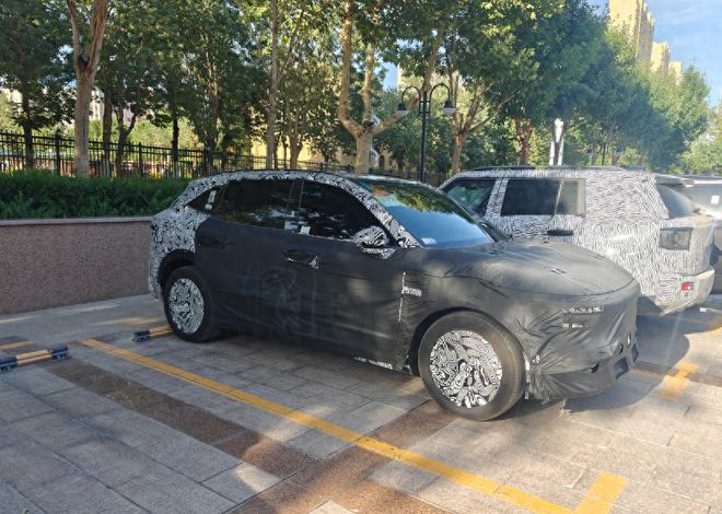 【E汽车】极氪CX1E最新谍照曝光(图1)