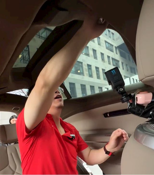 kaiyun：都2024了怎么周鸿祎的手还能被车门夹？(图2)