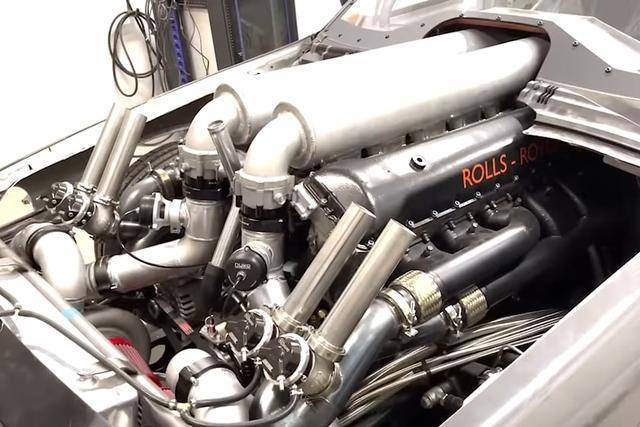 CrownVictoria搭载27升V12坦克发动机冲击Dyno(图3)