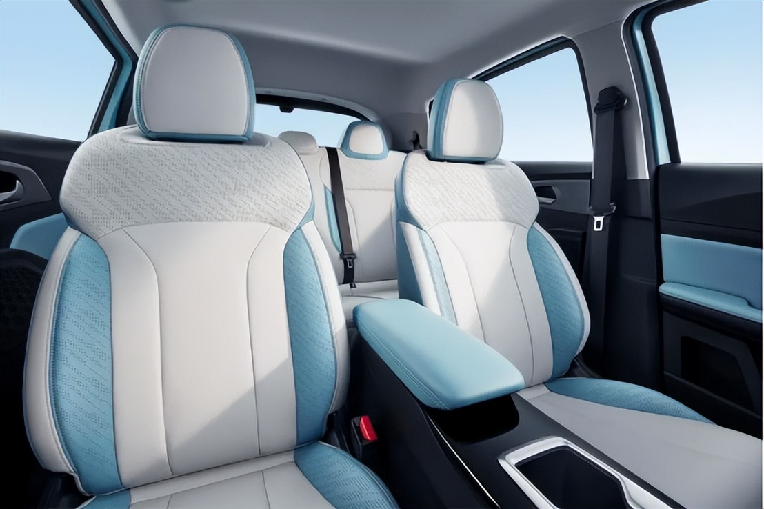 吉利几何E萤火虫2024款与比亚迪海鸥对比评测(图4)