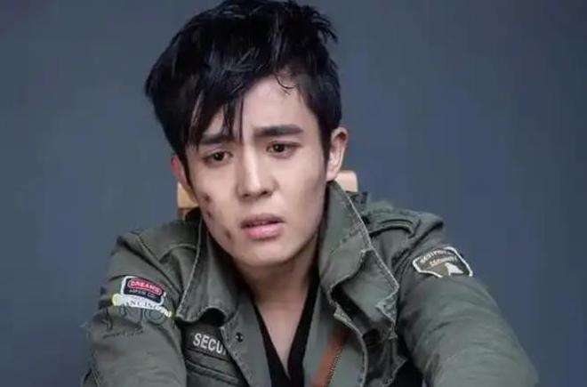 演员星星在缅北照片公开：眼神空洞表情恐惧蜷缩着身子精神差(图4)