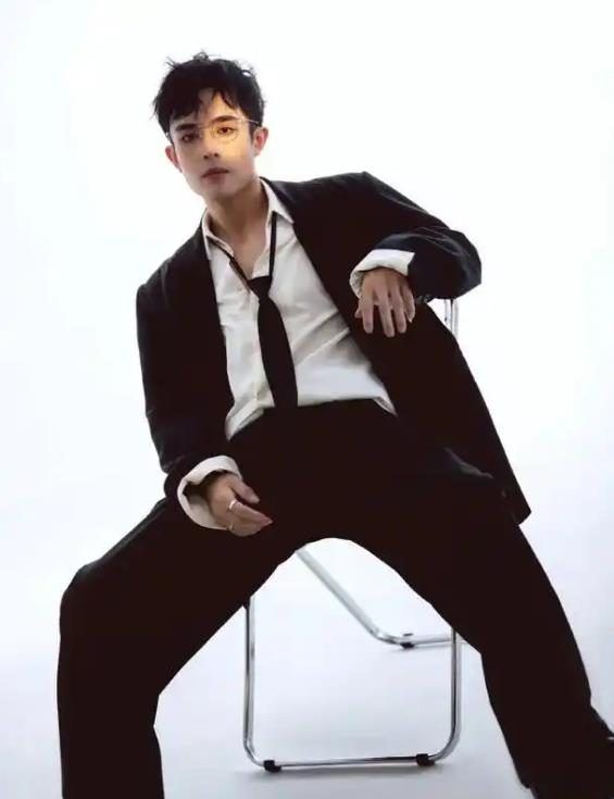 演员星星在缅北照片公开：眼神空洞表情恐惧蜷缩着身子精神差(图7)