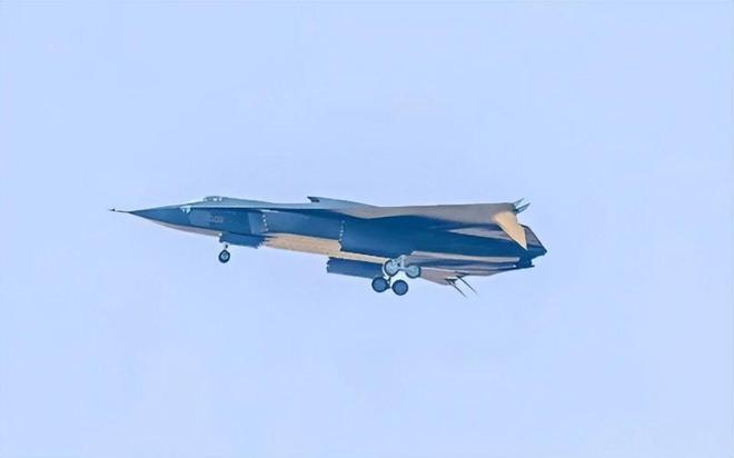 kaiyun网站：成飞歼-36高清侧颜惊艳亮相战斗轰炸机新时代来临？(图1)