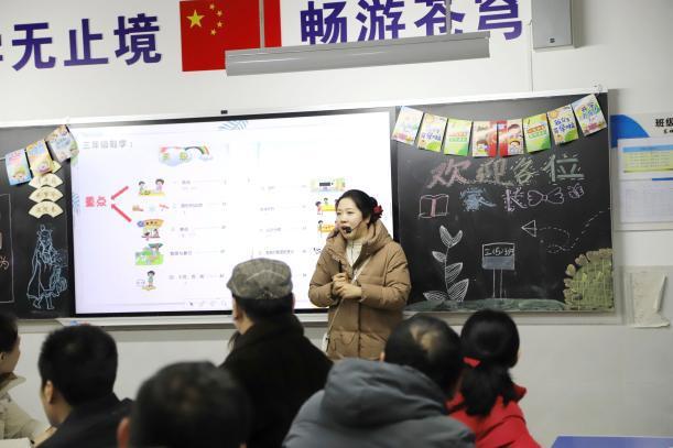 灞桥区东城一小五星分校：春风化雨启新程家校合力共育人(图7)