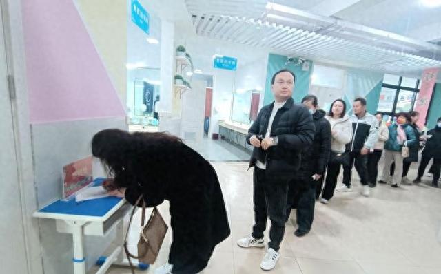 灞桥区东城一小五星分校：春风化雨启新程家校合力共育人(图1)