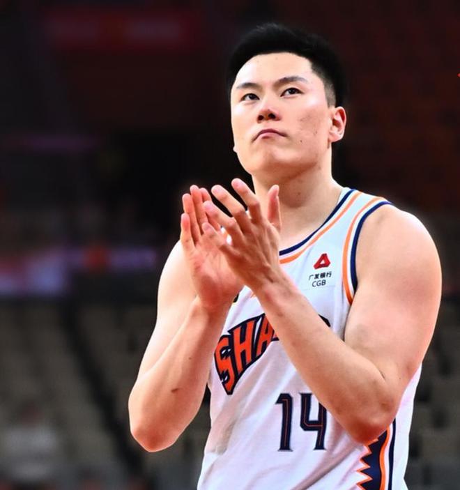 洛夫顿被驱逐！杨瀚森21+9青岛双杀上海李弘权5记三分难救主(图4)