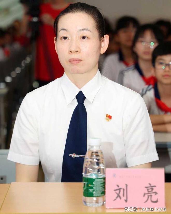 kaiyun：挥拍击毒护成长匹克强身迎全运(图3)