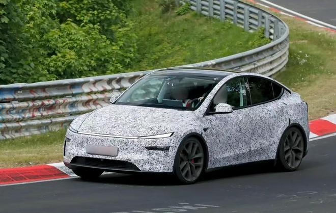 特斯拉“王炸”来了！新款ModelY高性能版将于本周五官宣(图2)